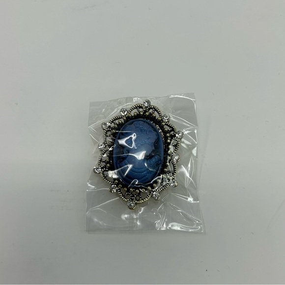 Vintage Style Victorian Blue Cameo Small Dainty Brooch Gold-Tone Rhinestones - Picture 5 of 6